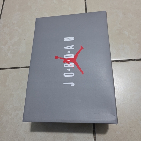 Empty Shoe Box - Picture 4 of 6